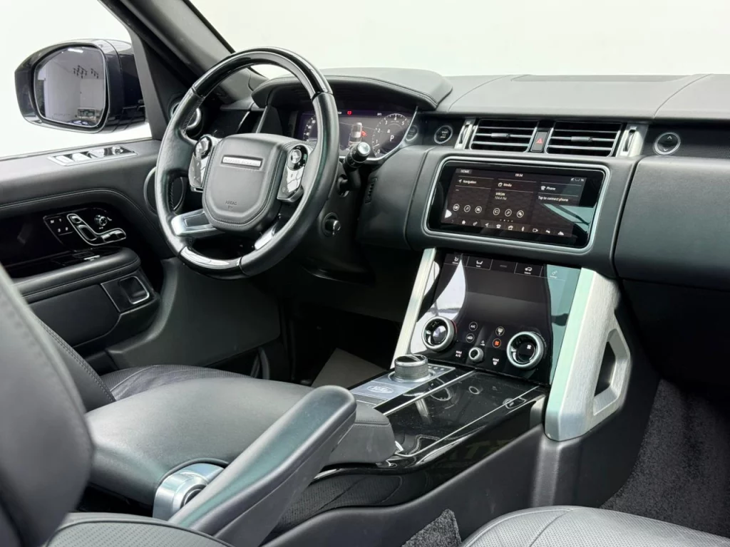 2020-land-rover-range-rover-vogue-12