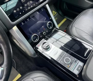 2020-land-rover-range-rover-vogue-17 thumbnail