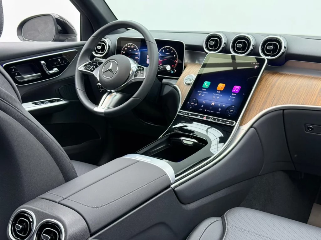 2025-mercedes-benz-glc-12