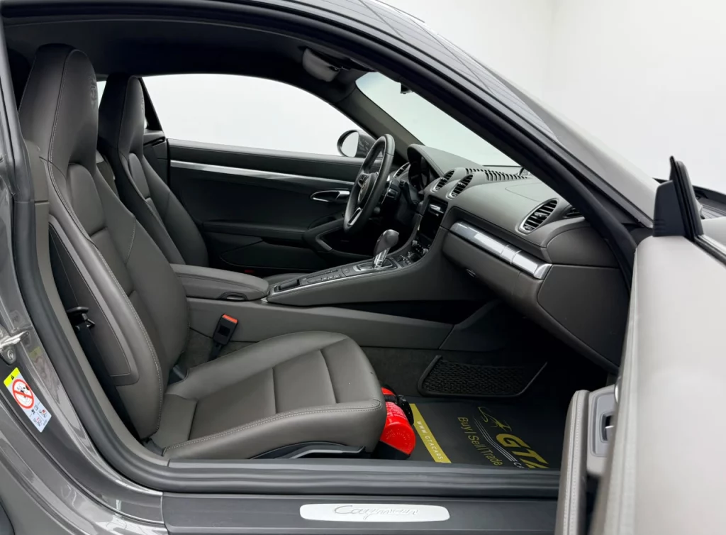 2025-porsche-718-cayman-10